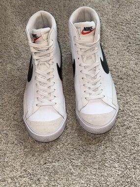 Nike Blazer Mid ‘77 Women’s Size 8 - Kids 6.5Y